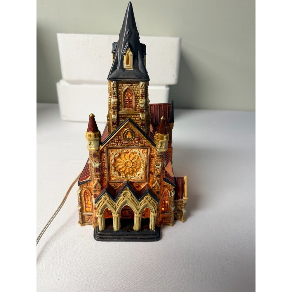 Dickens Collectables Victorian Series Lighted Cathedral 383-8406 Box